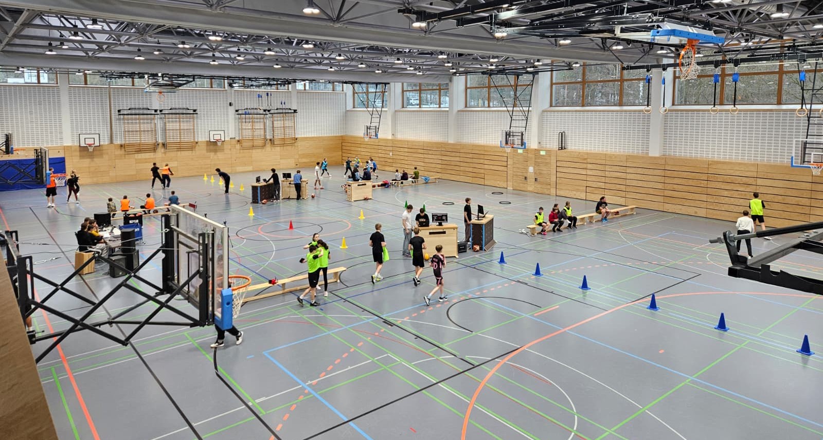 3 x 3 Turnier Aktion auf 4 Courts